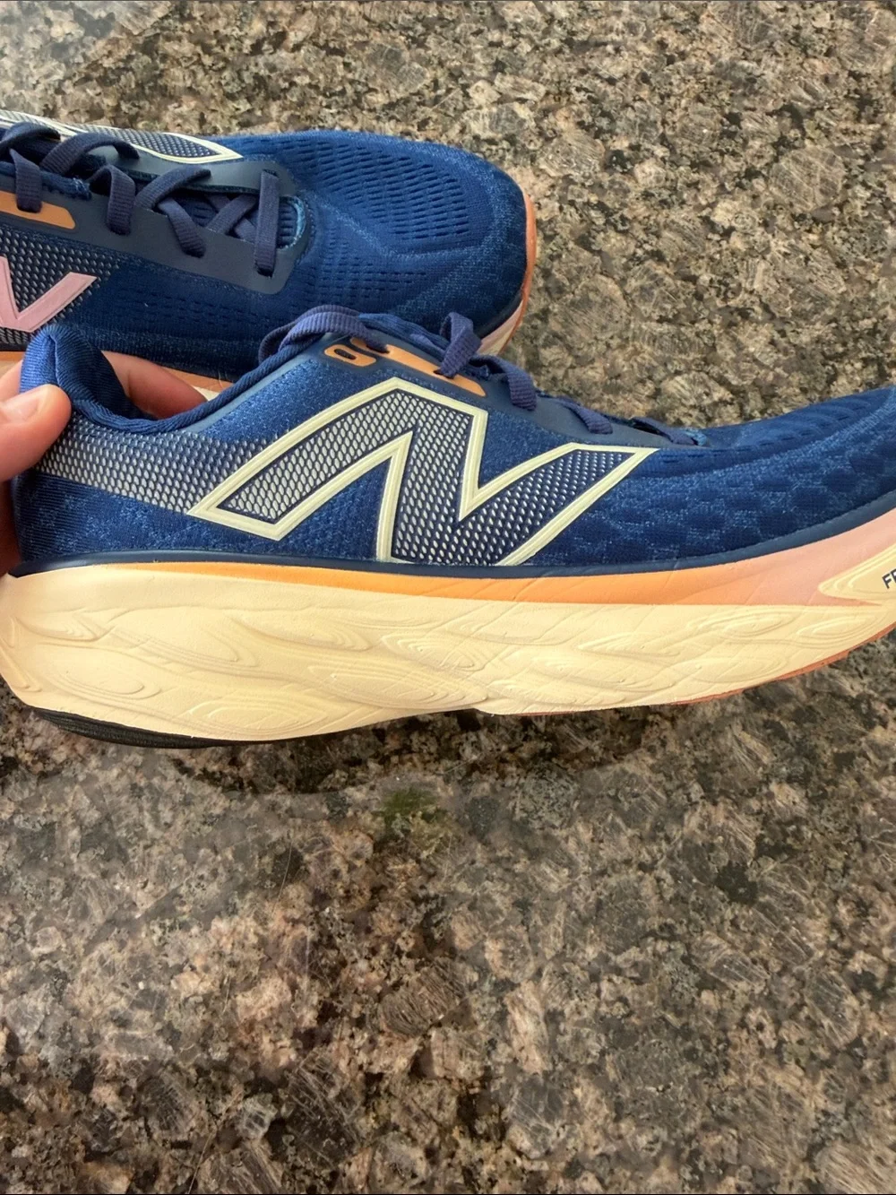 Womens GUC 8.5 new balance 1080v14